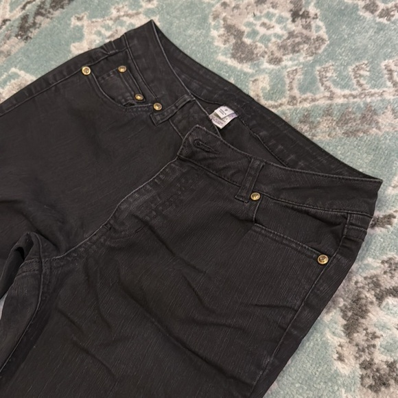 Cache Jeans - Picture 2 of 5